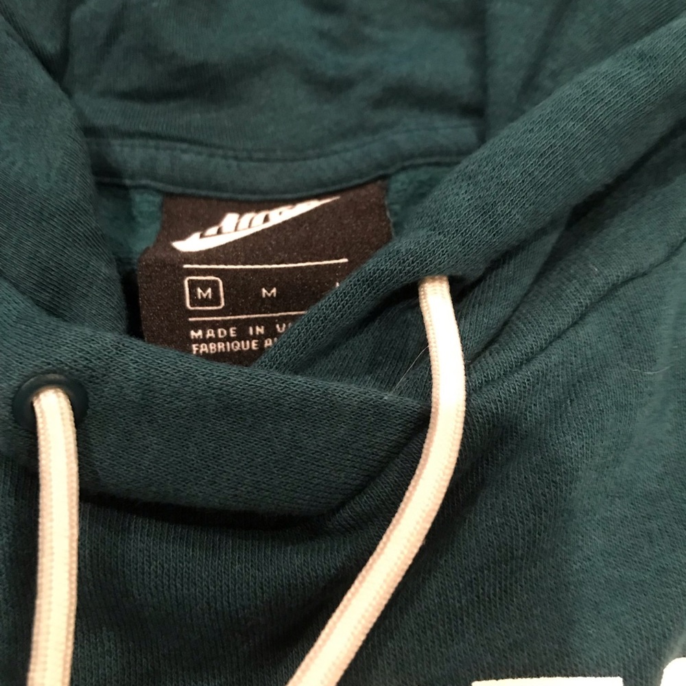 Woman’s Nike - Picture 4 of 4